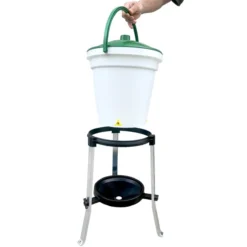 Abreuvoir poule sur pieds seau 17L Rivus - River Systems