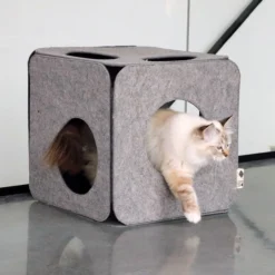 Cube de jeu pour chat en feutre Nala gris - D&D Home