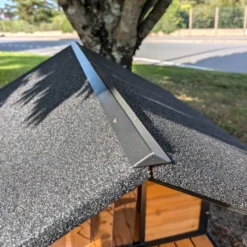 Niche à chien American Staff avec armature en acier et terrasse couverte taille L