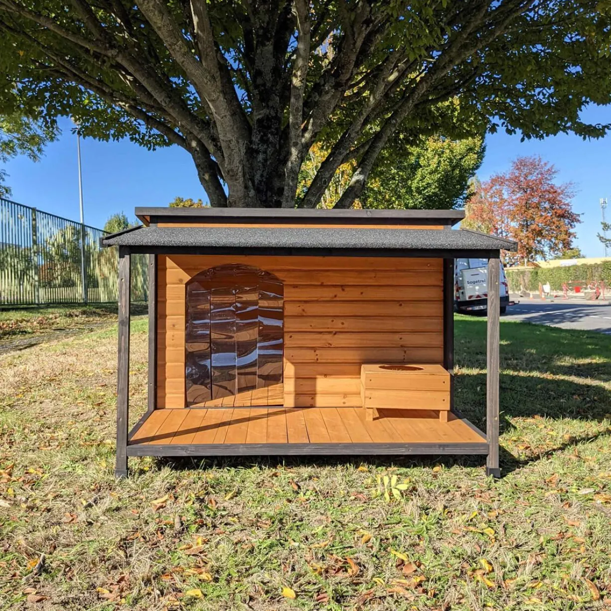 Niche à chien Berger Allemand avec toit ouvrant shingle et terrasse taille L