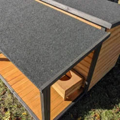 Niche à chien Berger Allemand avec toit ouvrant shingle et terrasse taille L