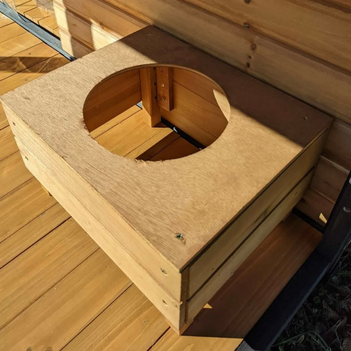 Niche à chien Berger Allemand avec toit ouvrant shingle et terrasse taille L