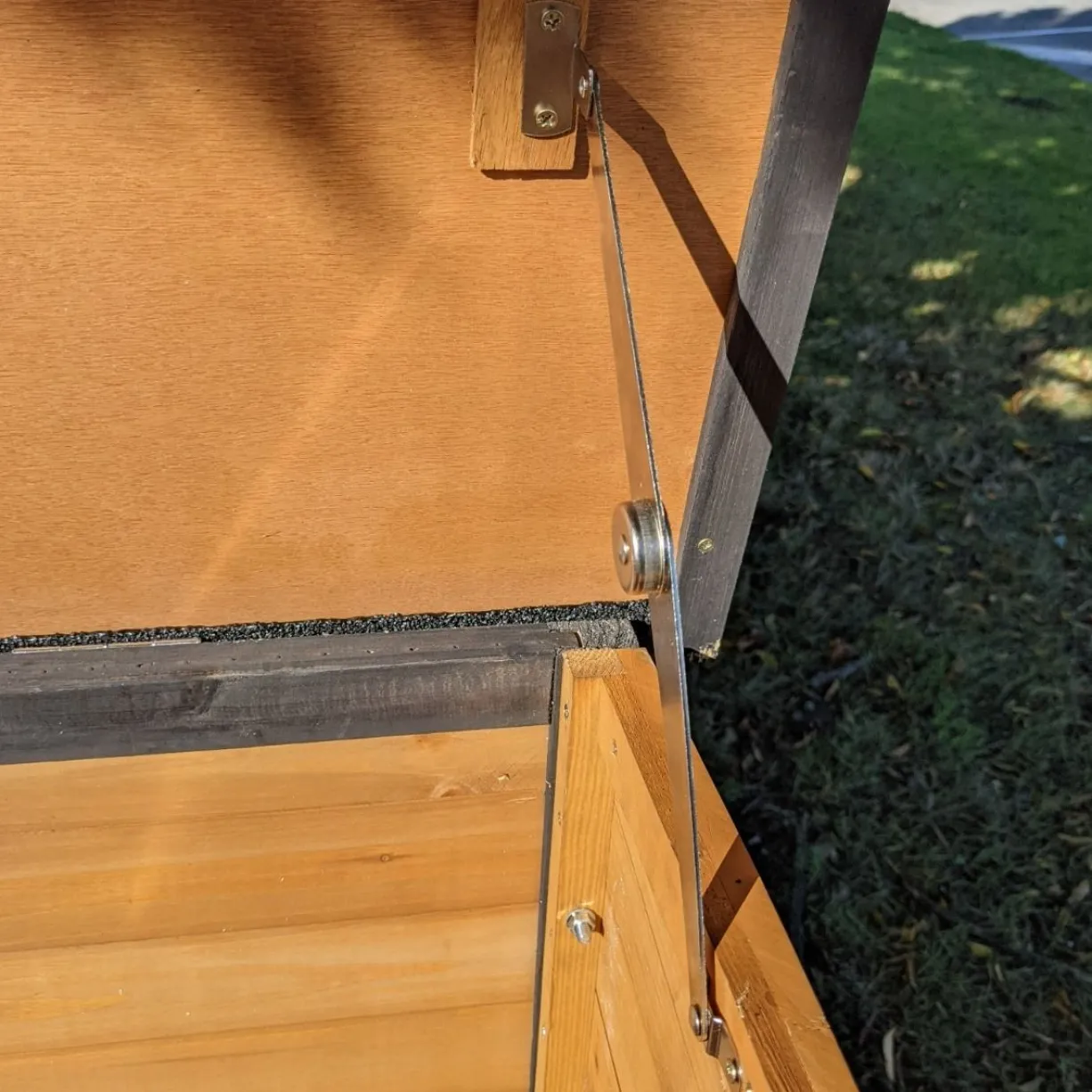 Niche à chien Berger Allemand avec toit ouvrant shingle et terrasse taille L