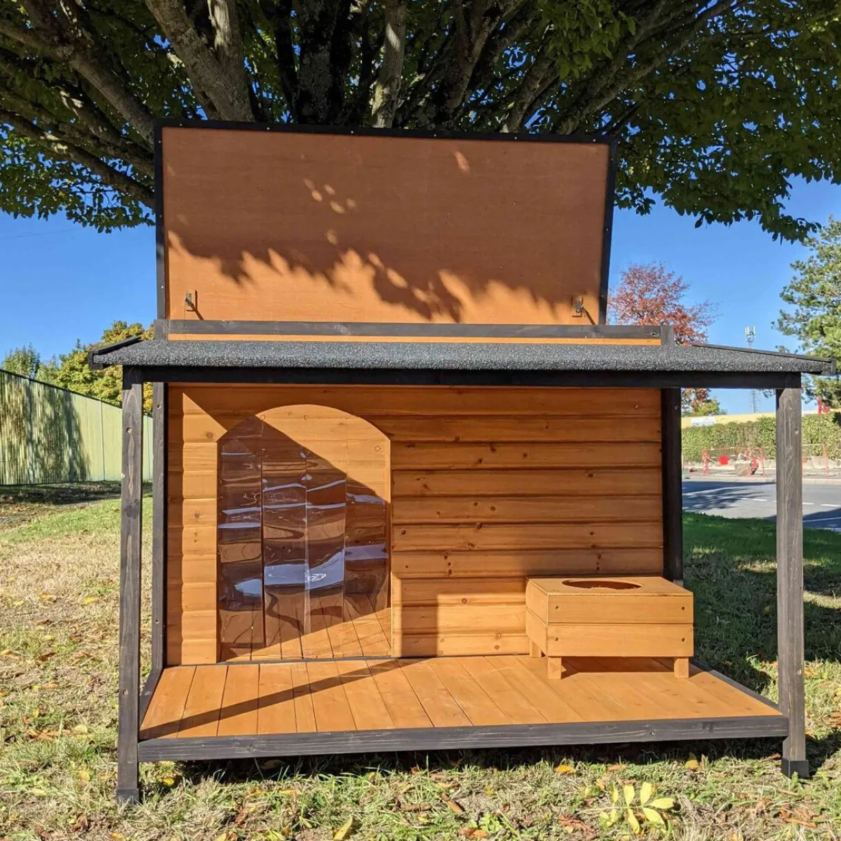 Niche à chien Berger Allemand avec toit ouvrant shingle et terrasse taille L