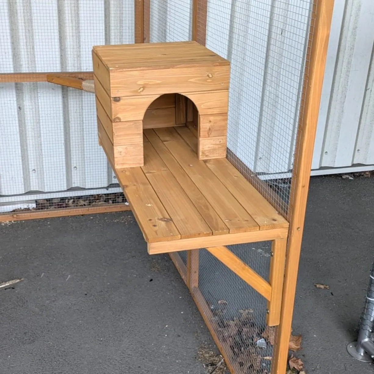 Plateforme avec cabane en bois pour catio modulable chat « Kat’Venture »