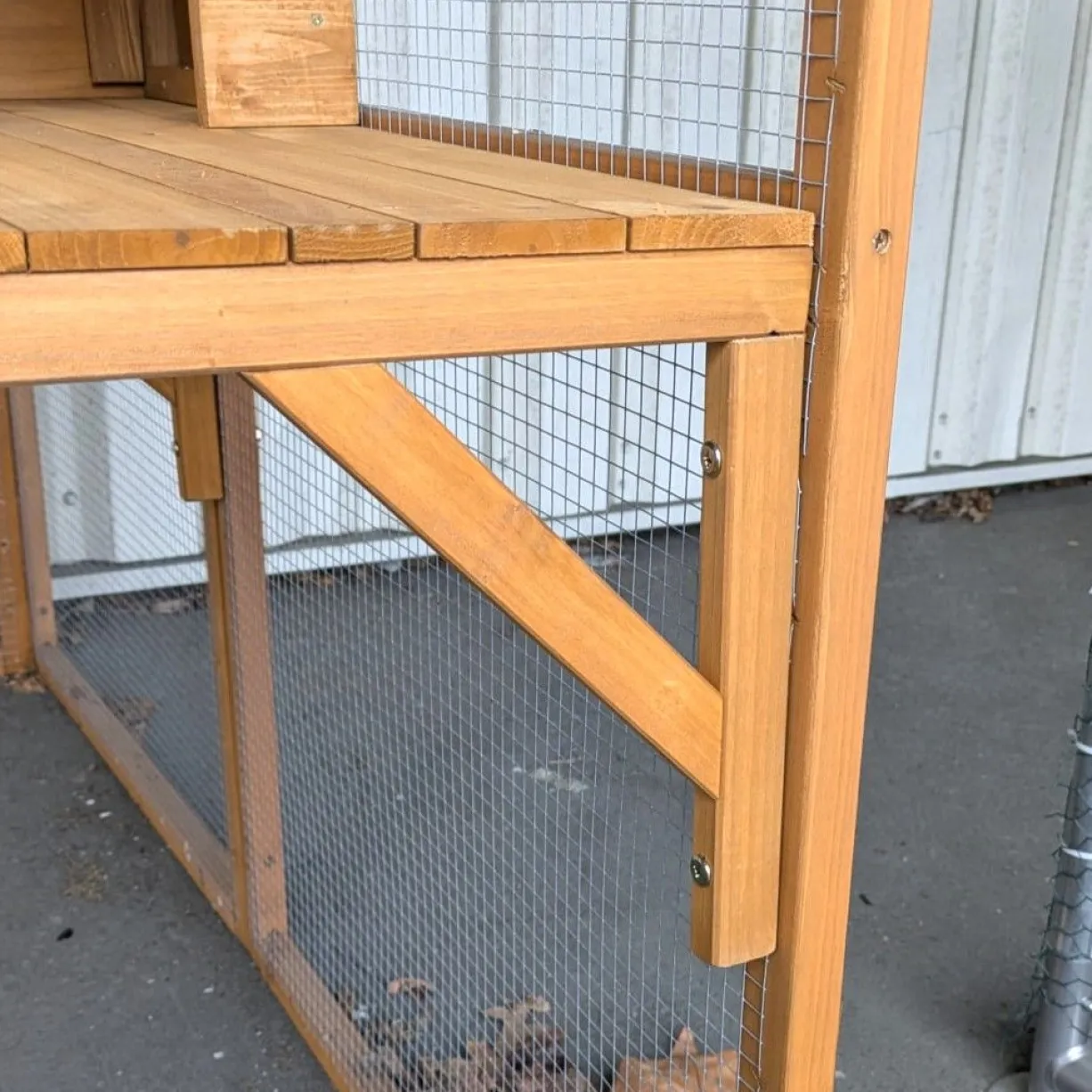 Plateforme avec cabane en bois pour catio modulable chat « Kat’Venture »