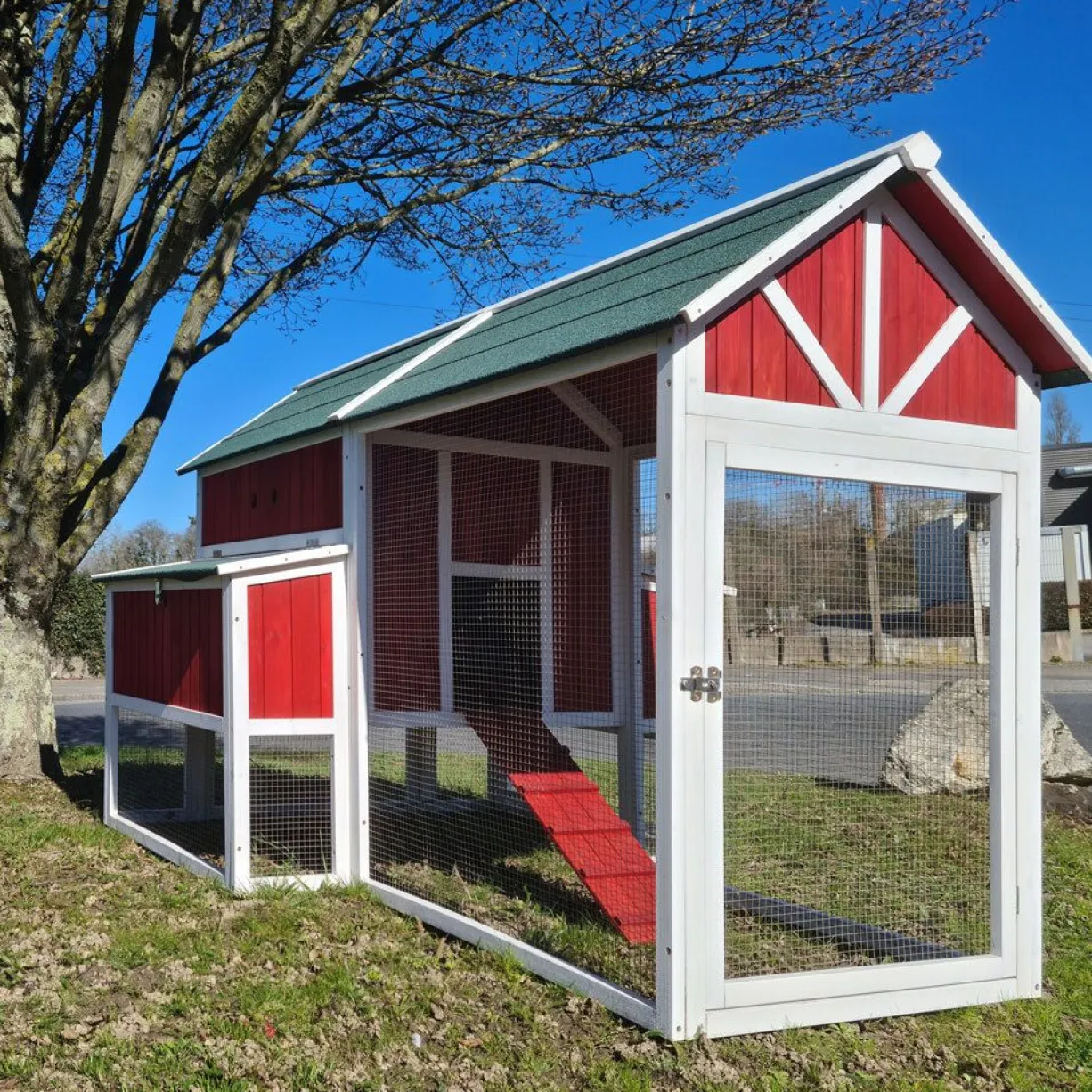 Poulailler Deluxe rouge toit shingle vert jusqu’à 12 poules avec extension parc grillagé