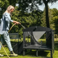 Poulailler Nestera taille S en plastique recyclé 3 à 5 poules sur pieds