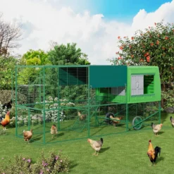 Poulailler plastique mobile avec grand parc 6 à 9 poules The Egg Palace - Gaun