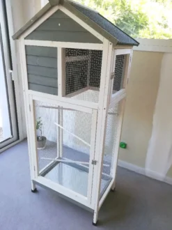 Volière oiseaux bois Inséparable bleue et blanche toit shingle
